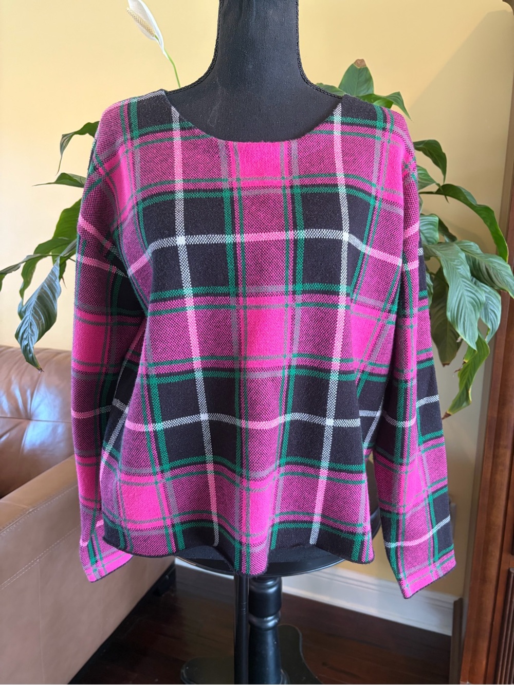 Tahari Plaid Knit Pullover Sweater - Large